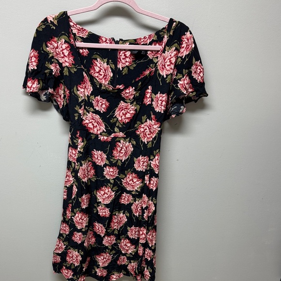 Gorgeous Top Shop maternity floral dress with sweetheart neckline - Picture 1 of 3